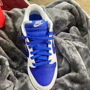 Men’s size 7 low blue dunks
